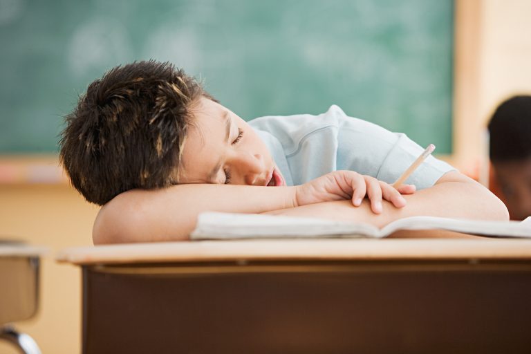 Come influisce il sonno su apprendimento e memoria nei bambini e nei ragazzi?