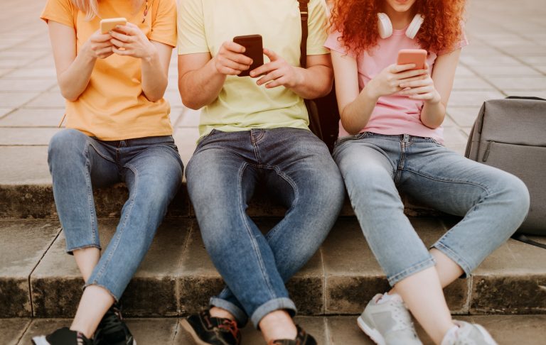 Nomofobia negli adolescenti e giovani adulti: come riconoscere la dipendenza dai cellulari?